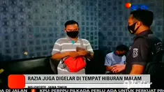 Petugas gabungan di Mojokerto, Jawa Timur menggelar razia penegakan disiplin protokol kesehatan pada Jumat malam. Puluhan pelanggar yang terjaring razia didata dan kartu identitasnya disita.