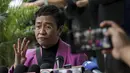 Wartawan Filipina Maria Ressa, salah satu pemenang Hadiah Nobel Perdamaian 2021 dan CEO Rappler, berbicara kepada media setelah keputusan pengadilan di Pengadilan Banding Pajak di Quezon City, Rabu (18/1/2023). Pengadilan Filipina membebaskan pemenang Hadiah Nobel Kebebasan Berekspresi Maria Ressa dan media daring dari empat tuduhan penggelapan pajak. (AP Photo/Basilio Sepe)