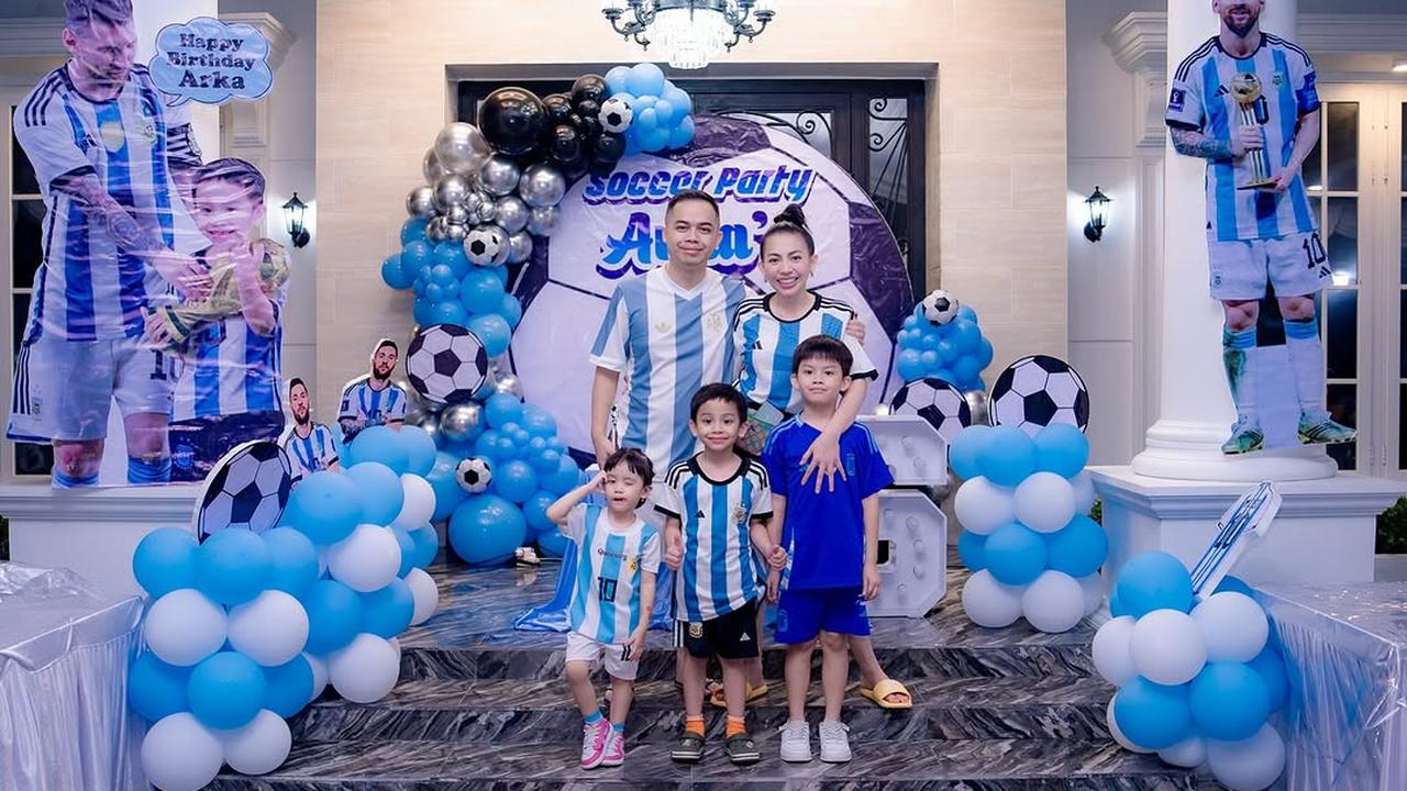 5 Potret Kezia Karamoy dan Suami Rayakan Ulang Tahun Anak, Bertema Soccer Party