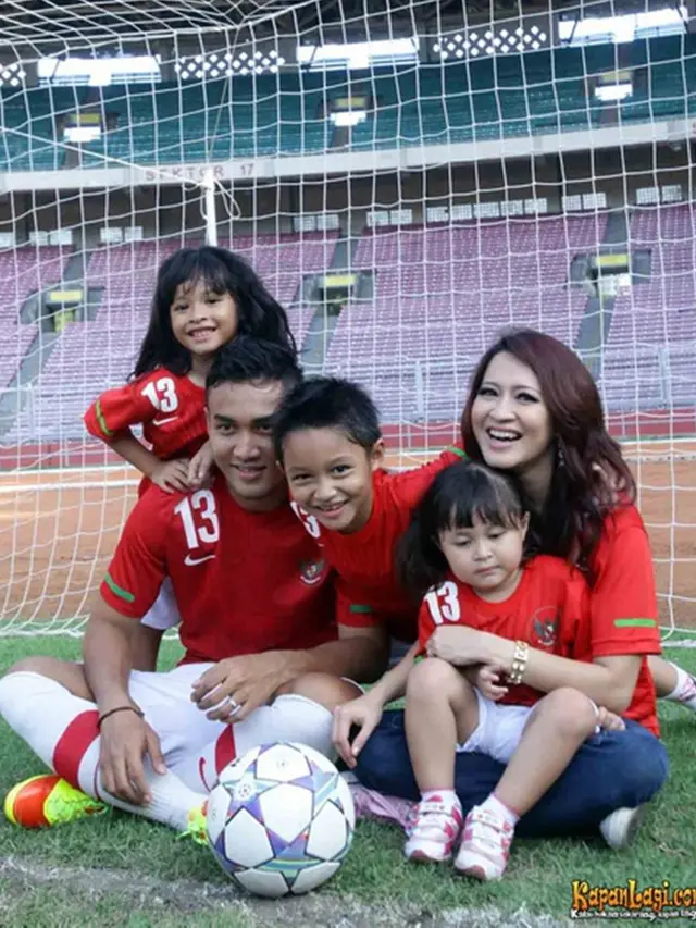 6 Potret Kebersamaan Okie Agustina dan Kiesha Alvaro dari Kecil hingga Kini