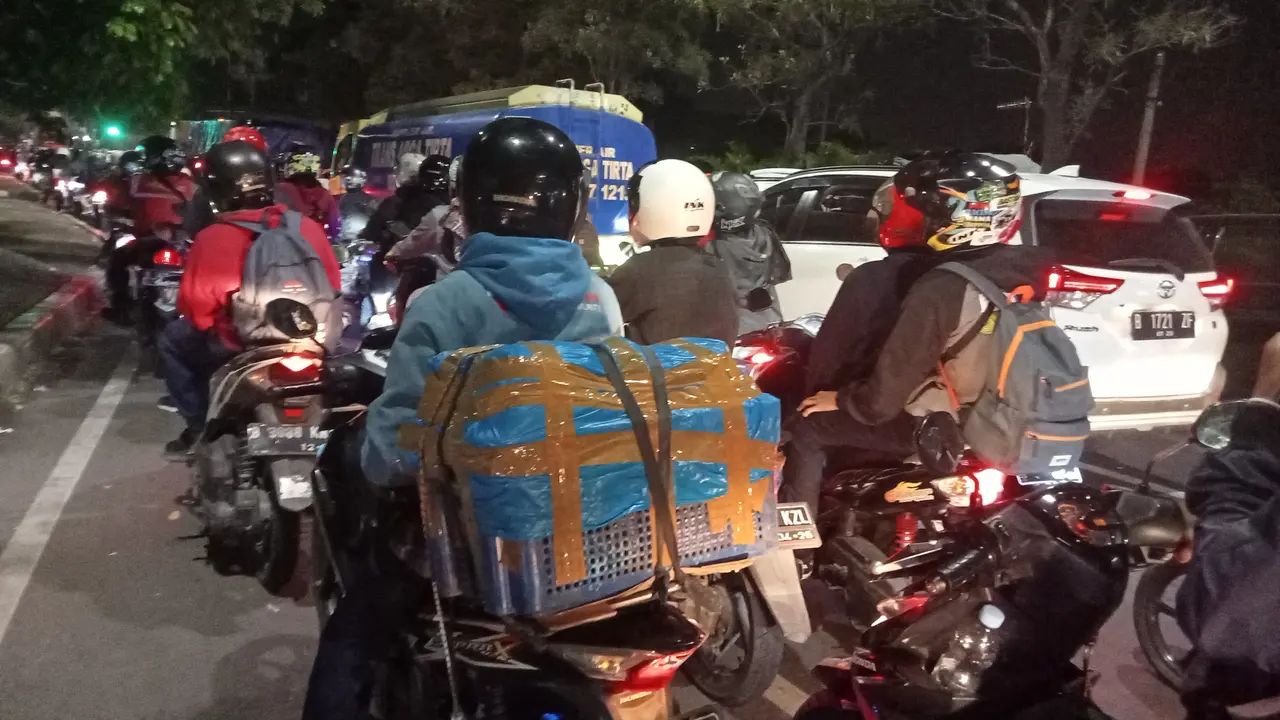 Pemudik Motor di Kalimalang