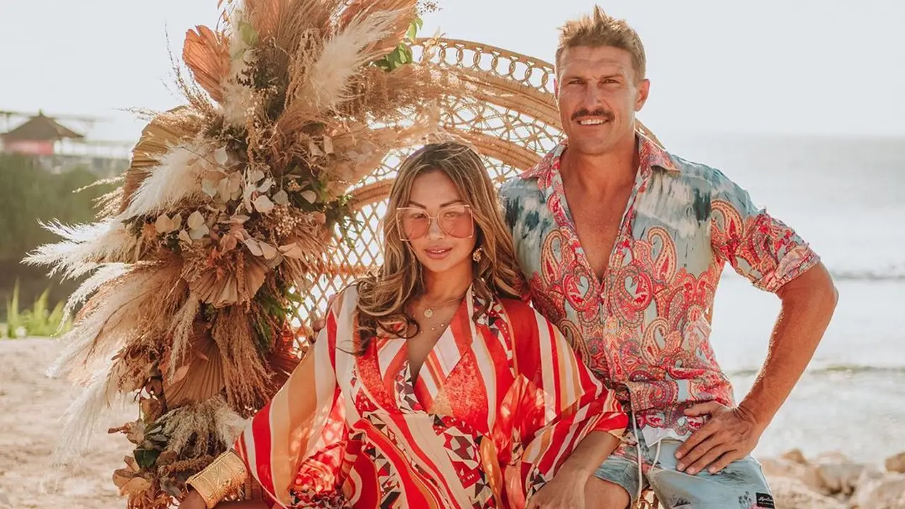 [Fimela] Keluarga Indah Kalalo