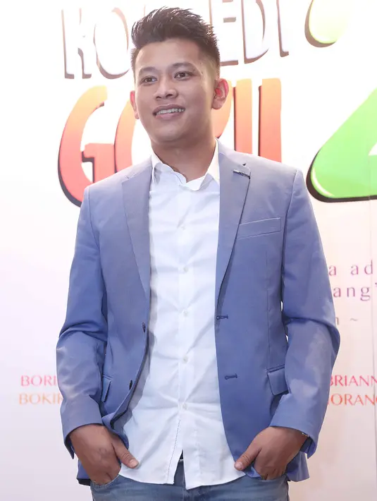 Keterlibatannya dalam film itu, Boris mendapat kesempatan bisa menginjakkan kakinya ke Jerman. Komika Boris Bokir memerankan tokoh Poltak dalam film Rudy Habibie. (Nurwahyunan/Bintang.com)