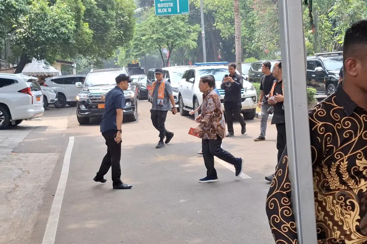 Pramono Anung menyambangi rumah Prabowo Subianto di Kertanegara, Jakarta, Selasa 915/10/2024).