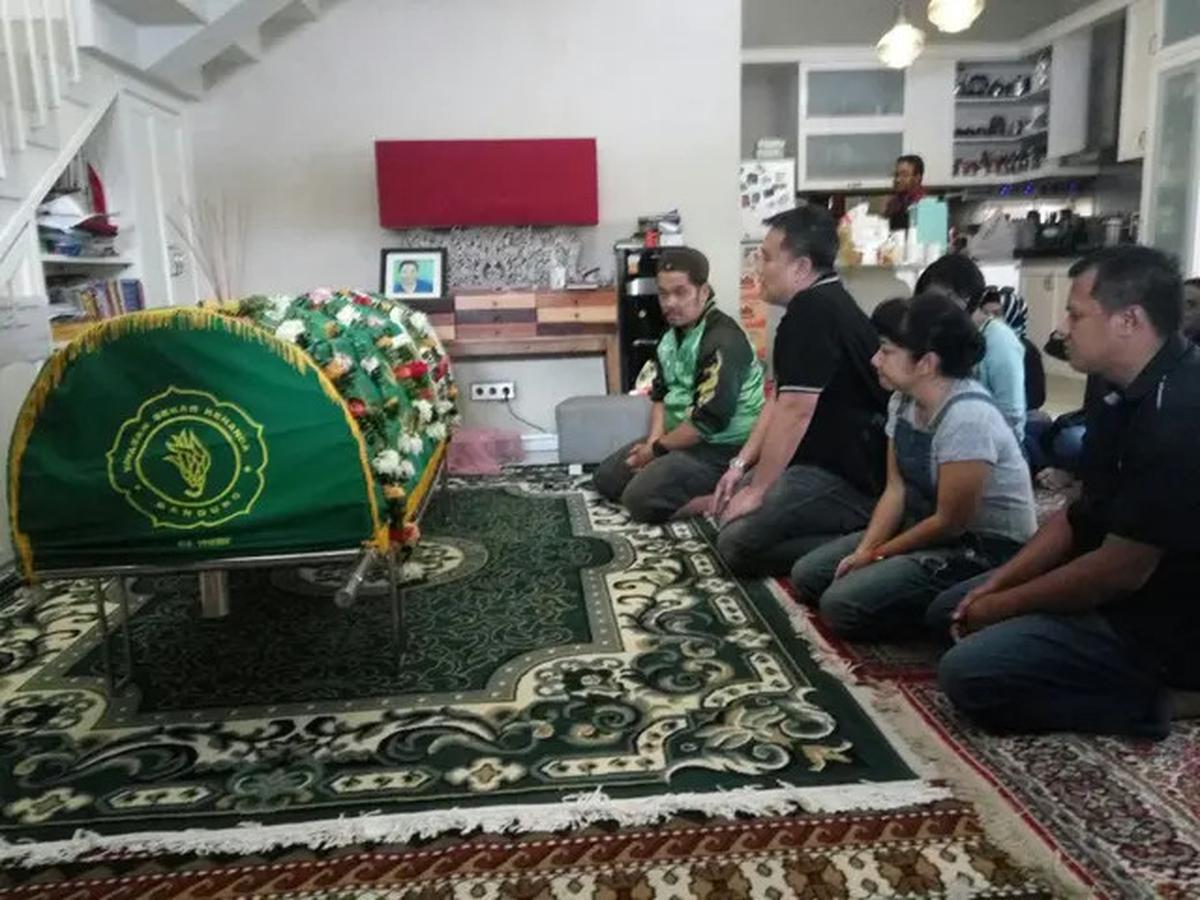 Niat Sholat Jenazah Laki-Laki dan Bedanya dengan Perempuan, Lengkap Arab dan Arti