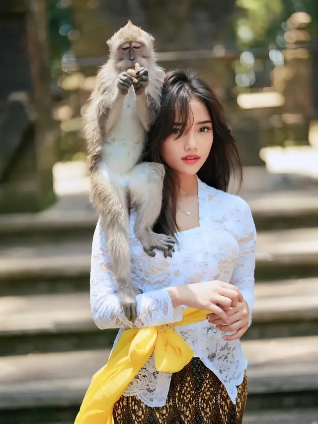 Fuji Utami foto bareng bestie di Bali