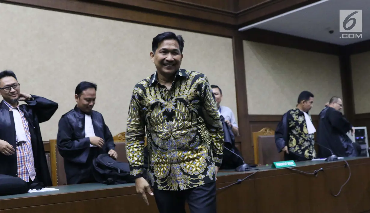 Anggota Komisi VI DPR RI Bowo Sidik Pangarso saat menjalani sidang perdana di Pengadilan Tipikor, Jakarta, Rabu (14/8/2019). Bowo Sidik Pangarso didakwa menerima suap dan gratifikasi sebesar SGD 700 ribu dan Rp 600 juta. (Liputan6.com/Helmi Fithriansyah)