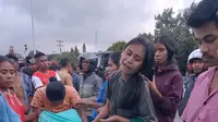 Warga Geruduk Mapolres Sumba Barat, Bawa Jenazah dan Bakar Mobil Dinas
