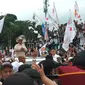 Capres nomor urut 2 Prabowo Subiantos saat tiba di lokasi kampanye di Plasa BKB Palembang (Liputan6.com / Nefri Inge)