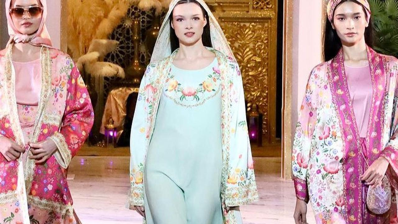 Acara ini tidak hanya menjadi ajang fashion, tetapi juga menjadi wadah untuk merayakan keberagaman budaya dan seni dalam semangat yang penuh kegembiraan.