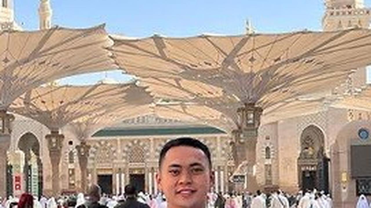 Serda Fadlil juga dikenal sebagai seorang ajudan yang taat dalam beragama. Ia sudah melaksanakan umrah pada bulan April tahun ini.