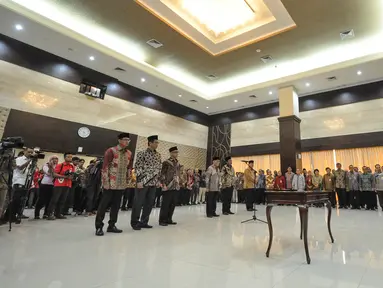 Kepala Staf Kepresidenan Luhut Binsar Pandjaitan melantik Deputi Kantor dan Staf Khusus Kantor Staf Kepresidenan di Auditorium Gedung III Sekretariat Negara, Jakarta, Kamis (2/4/2015). (Liputan6.com/Faizal Fanani)