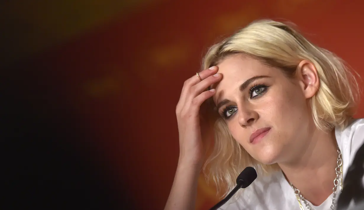 "Kurasa saat ini aku hanya sedang sangat jatuh cinta pada pacarku," ungkapnya. (AFP/Bintang.com)