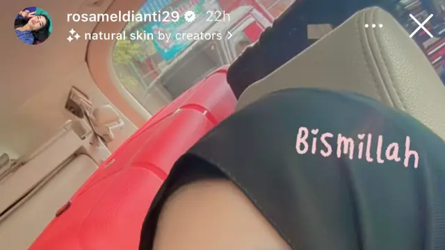 Rosa Meldianti Bagikan Potret Hangat Bersama Suami dan Anak Saat Umrah, Tahun Baru Penuh Syukur (credit: instagram.com/rosameldianti29).