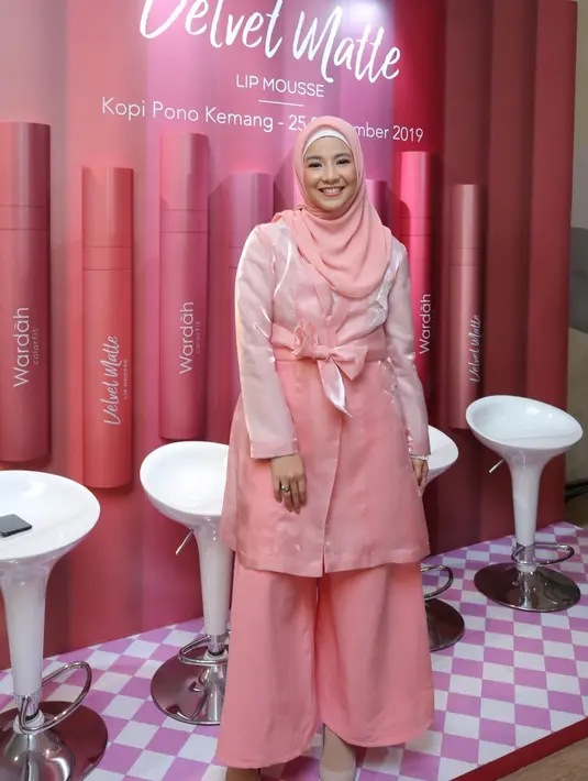 Natasha Rizki, Wardah di kawasan Kemang, Jakarta Selatan, Rabu (25/9/2019). (Daniel Kampua/Fimela.com)