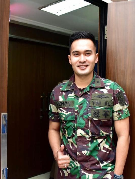 Rendy Meidiyanto diketahui bertugas di bagian Dinas Penerangan TNI AL dan telah menjadi seorang abdi negara berpangkat Letnan Satu atau Lettu.(Liputan6.com/IG/@rendymeidiyanto)