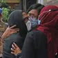 Mantan artis cilik, Ratna Fairuz Albar atau Iyut Bing Slamet dihadirkan dalam kasus dugaan penyalahgunaan narkoba di Mapolres Jakarta Selatan, Sabtu (5/12/2020). Polisi menangkap Iyut Bing Slamet pada Kamis, 3 Desember 2020 malam di rumahnya di kawasan Johar. (Liputan6.com/Herman Zakharia)