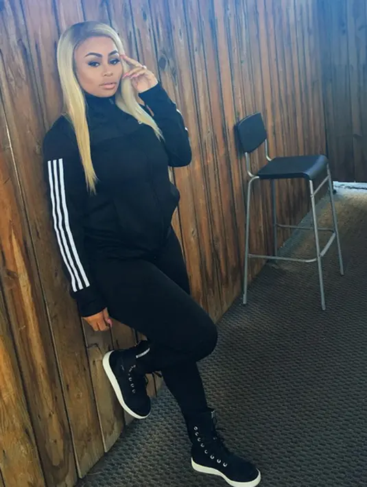 Rencana Chyna kali ini kabarnya ia lakukan demi buah hatinya. Tidak menjelaskan secara jelas tujuan yang sebenarnya, ia hanya mengatakan ini untuk Dream. (Instagram/Blacchyna)