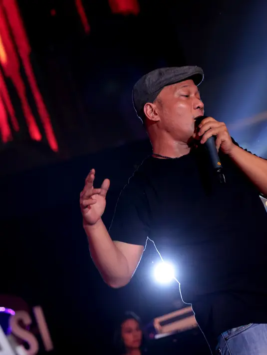 Saya merasa puas ya seneng, akhirnya bintang.com mengapresiasi musik Indonesia. Dan sebagai media online bintang.com bekerja sama dengan kita untuk sama-sama saling mensukseskan musik," lanjutnya. (Adrian Putra/Bintang.com)