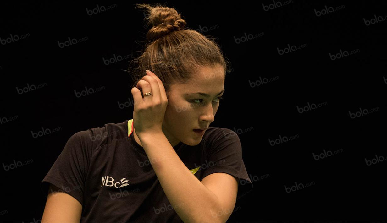 Gronya Somerville/Matthew Chau kalah 14-21 dan 19-21 dari pasangan ganda campuran Indonesia, Devi Permatasari /Ardiansyah, pada babak kualifikasi BCA Indonesia Open 2016. (Bola.com/Vitalis Yogi Trisna) 