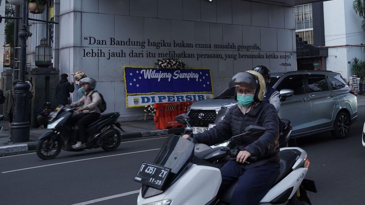 Kejutan Persib: Umumkan Pemain Baru Lewat Karangan Bunga di Jantung Kota Bandung