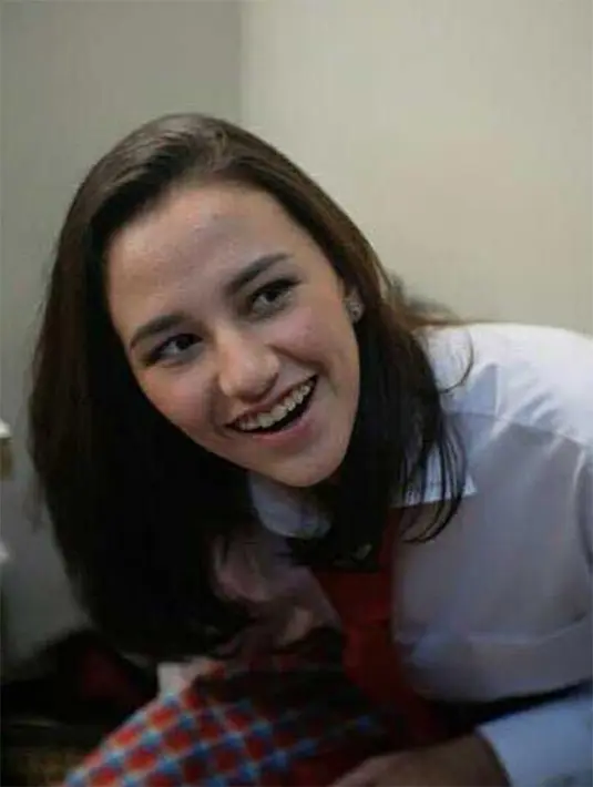 Setelah itu, tahun berikutnya menjadi model video klip Vidi Aldiano (2012), Nidji (2014) dan Mike Mohede (2015). Selain model video klip, Dahlia juga terlibat di beberapa film televisi (FTV), sinetron dan film layar lebar. [Instagram/dahliachr]