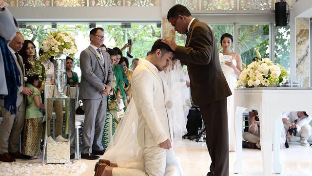 [Bintang] Chicco Jerikho dan Putri Marino