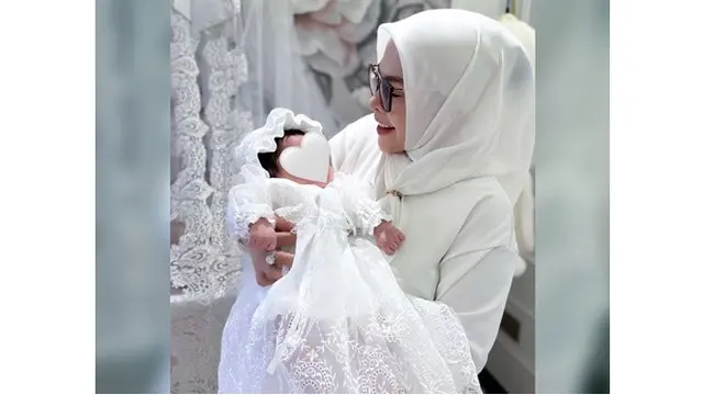 6 Potret Syahrini Rayakan 2 Bulan Kelahiran Anak, Wajah Baby Masih Dirahasiakan