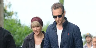 Sejak awal dikabarkan menjalin hubungan asmara, Taylor Swift dan Tom Hiddleston selalu terlihat bersama. Bahkan, keduanya kerap terlihat menghabiskan waktu hampir setiap hari. (Dailymail/Bintang.com)