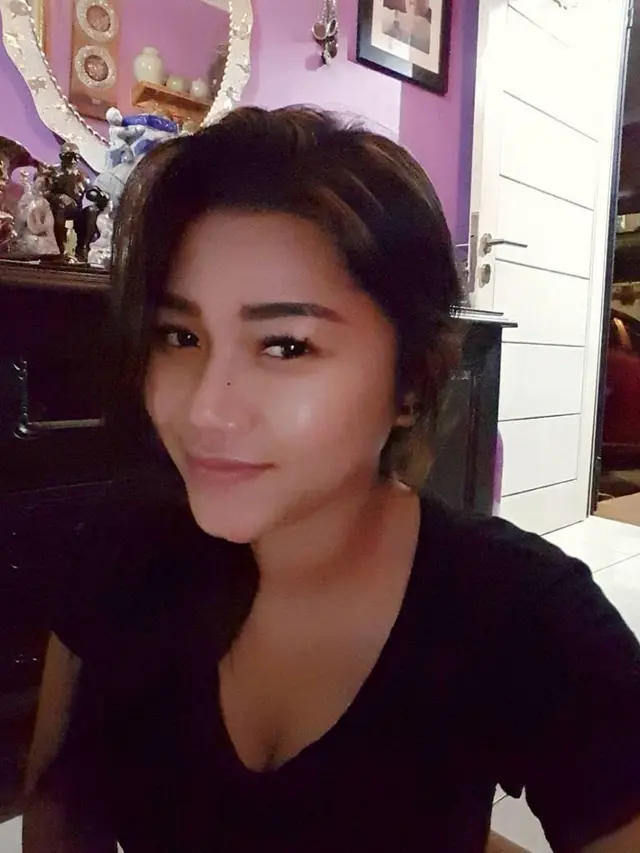 6 Potret Cantik Gita, Istri Bopak Castello yang Terpaut Usia 28 Tahun