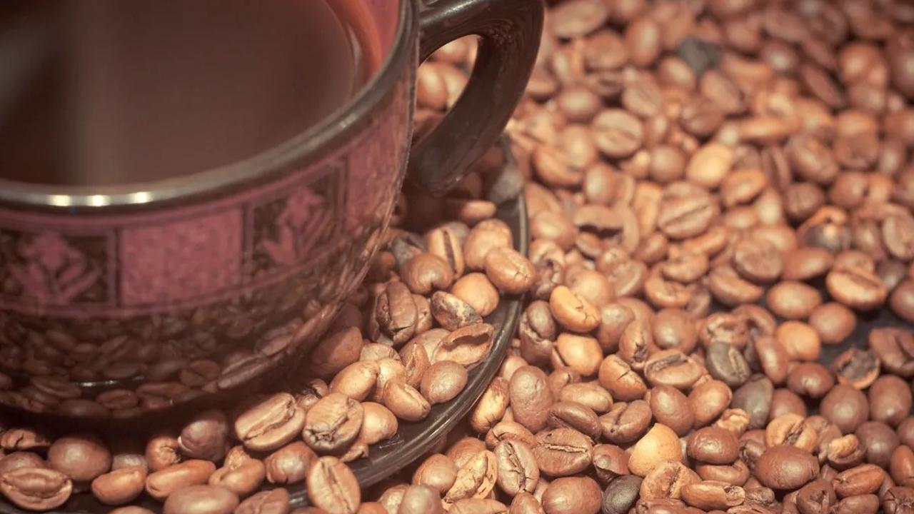 Karena terkenalnya kopi dari Jawa Barat, orang Eropa menyebutnya a cup of Java