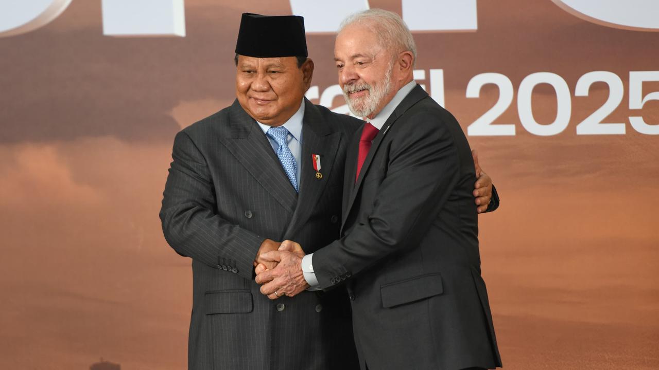 VIDEO: Prabowo Dapat Ucapan Khusus hingga  Disambut Pelukan Presiden Brasil saat KTT BRICS 2025