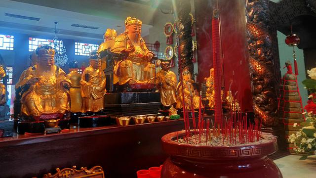 Ibadah Imlek 2020 di Vihara Amurva Bhumi, Jatinegara, Jakarta Timur, Sabtu (25/1/2020).(Liputan6.com/ Rizki Putra Aslendra)