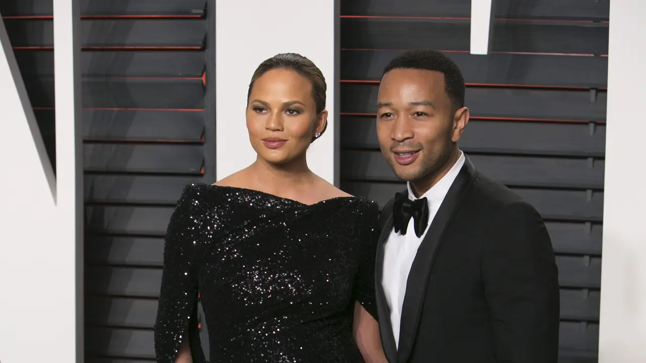 Selamat, Chrissy Teigen dan John Legend Resmi Menjadi  Orang Tua