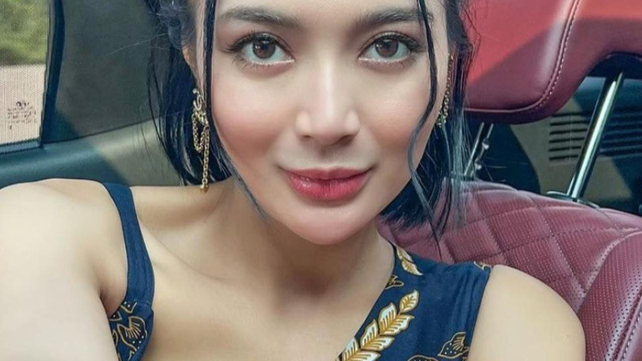 Wika memutuskan bersolo karier pada tahun 2013 setelah bergabung dalam Trio Vocal buatan StarDut. Lagu Ngutang jadi single pertamanya sebagai penyanyi.