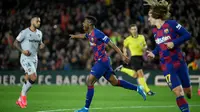 Penyerang Barcelona, Ansu Fati, merayakan gol yang dicetaknya ke gawang Levante dalam laga jornada 22 La Liga di Camp Nou, Senin (3/2/2020) dini hari WIB. (Lluis Gene/AFP)