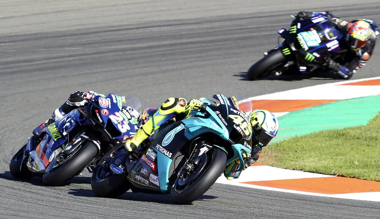 Pembalap MotoGP Valentino Rossi saat balapan MotoGP Valencia 2021 di Sirkuit Ricardo Tormo, Cheste, Spanyol, 14 November 2021. Valentino Rossi finish pada posisi 10, tak berubah dari posisi start yang dilakukannya. (AP Photo/Alberto Saiz)
(AP Photo/Alberto Saiz)