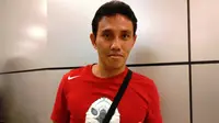 Bima Sakti tak segan menolong sesamanya yang membutuhkan pertolongan. (Bola.com/Zaidan Nazarul)