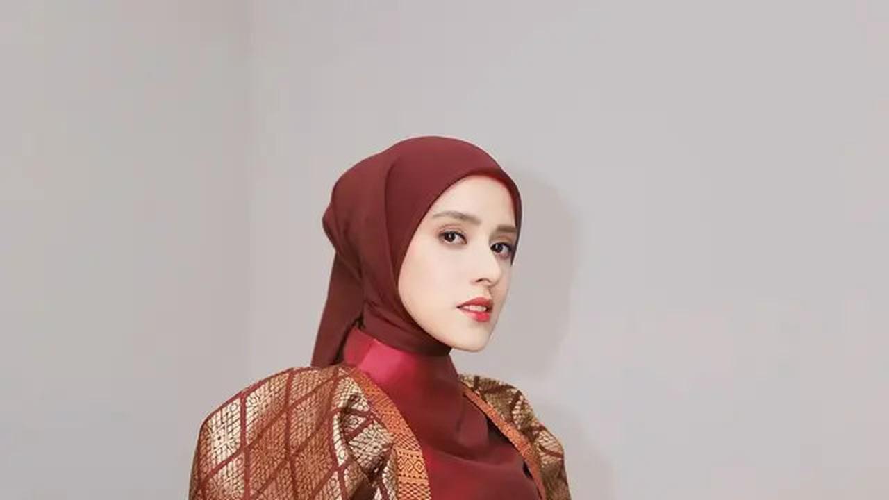 7 Potret Artis Berhijab Keturunan Pakistan, Punya Aura Perempuan Arab