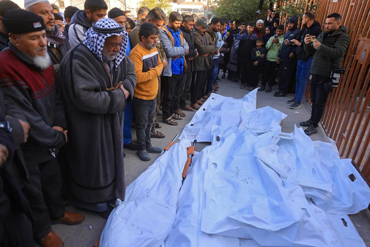 FOTO: Tangis Keluarga Iringi 25 Warga Sipil Tewas di Jalur Gaza