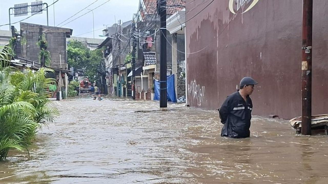 Banjir Jakarta Timur: Ketinggian Air di Cipinang Melayu Capai 1,5 Meter