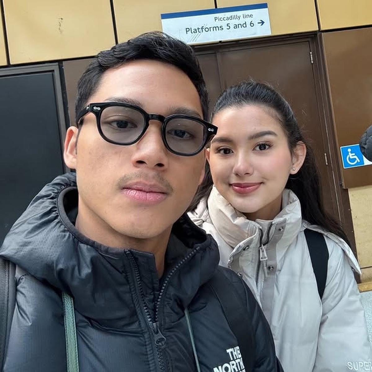 Nggak LDR Lagi, 7 Potret Azriel Hermansyah Bertemu Sarah Menzel di Inggris - Berangkat Bersama Calon Ibu Mertua