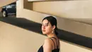 Selain mengasuh anak, Afifah Riyad bekerja sebagai konten kreator kecantikan. Kini kasus penganiayaan yang dialami Afifah Riyad ini membuat namanya diperbincangkan di media sosial. (Liputan6.com/IG/@afifahriyad)