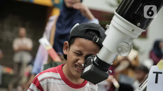 Gerhana Matahari Cincin Curi Perhatian Pengunjung Planetarium