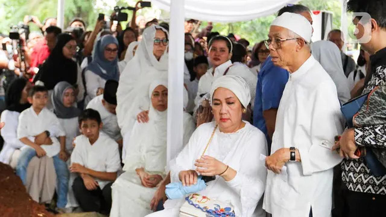 Haru Selimuti Pemakaman Penyanyi dan Artis Senior Titiek Puspa