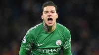 1. Ederson Moraes - Kekuatan City dimulai dari kiper mereka. Ederson yang menjadi penjaga gawang terbaik di Premier League musim lalu mampu tampil brilian lagi tahun ini. (AFP/Oli Scarff)