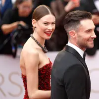 Tak sabar menjadi orang tua, akhirnya Adam Levine dan Behati Prinsloo dikaruniai seorang anak perempuan. Lahir pada hari Rabu (21/9) di California, Amerika Serikat, bayi cantik Adam dan Behati ini diberi nama Dusty Rose Levine. (AFP/Bintang.com)