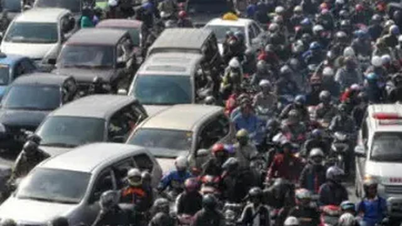 "Perlu dicermati bahwa kondisi kualitas udara itu ada siklus hariannya. Pada saat lepas malam hari hingga dini dan hari cenderung lebih tinggi dari pada siang hingga sore," kata Ardhasena saat konferensi pers di Jakarta Timur, Jumat (11/7).