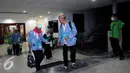Beberapa jamaah Haji Indonesia embarkasi DKI Jakarta keluar dari ruang imigrasi di Bandara Halim Perdanakusuma Jakarta, Selasa (29/9/2015). Sebanyak 440 jamaah dengan tiba sekitar pukul 18.30 WIB. (Liputan6.com/Helmi Fithriansyah)