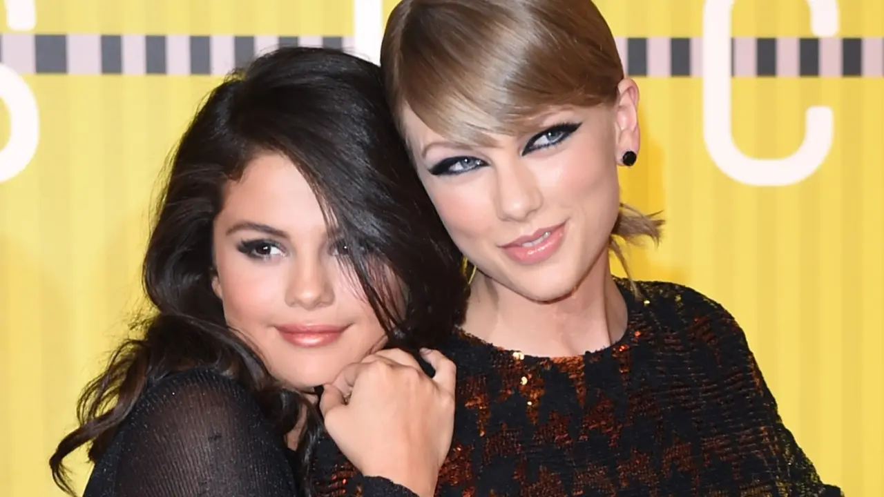 [Bintang] Taylor Swift - Selena Gomez